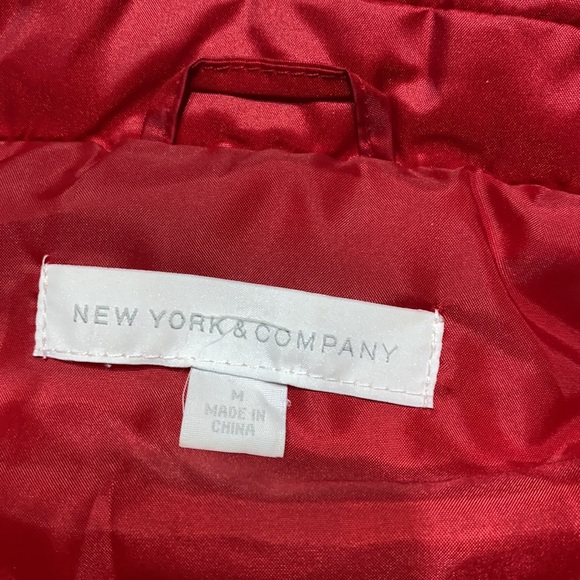 LN women’s New York & Company red quilted vest size Medium - Picture 3 of 6